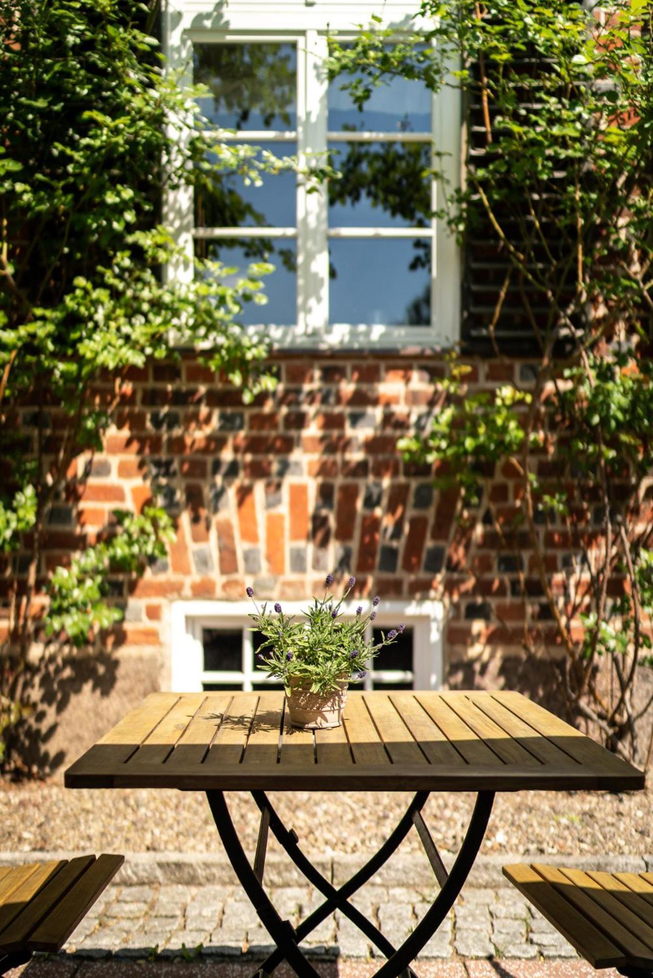 Romantik Hotel Gutshaus Ludorf Exterior foto