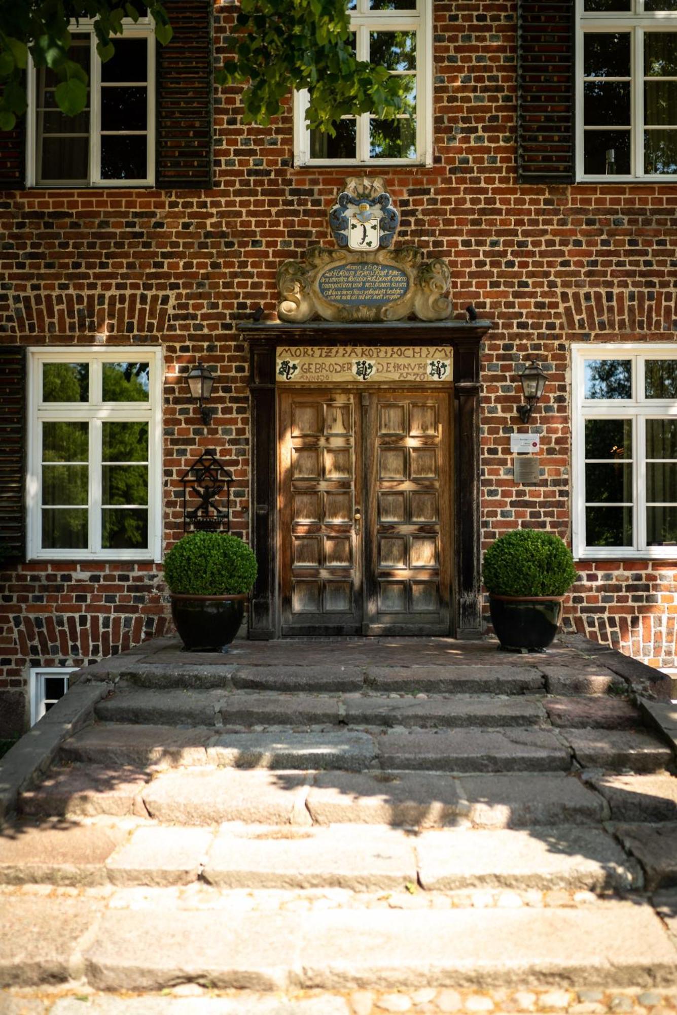 Romantik Hotel Gutshaus Ludorf Exterior foto