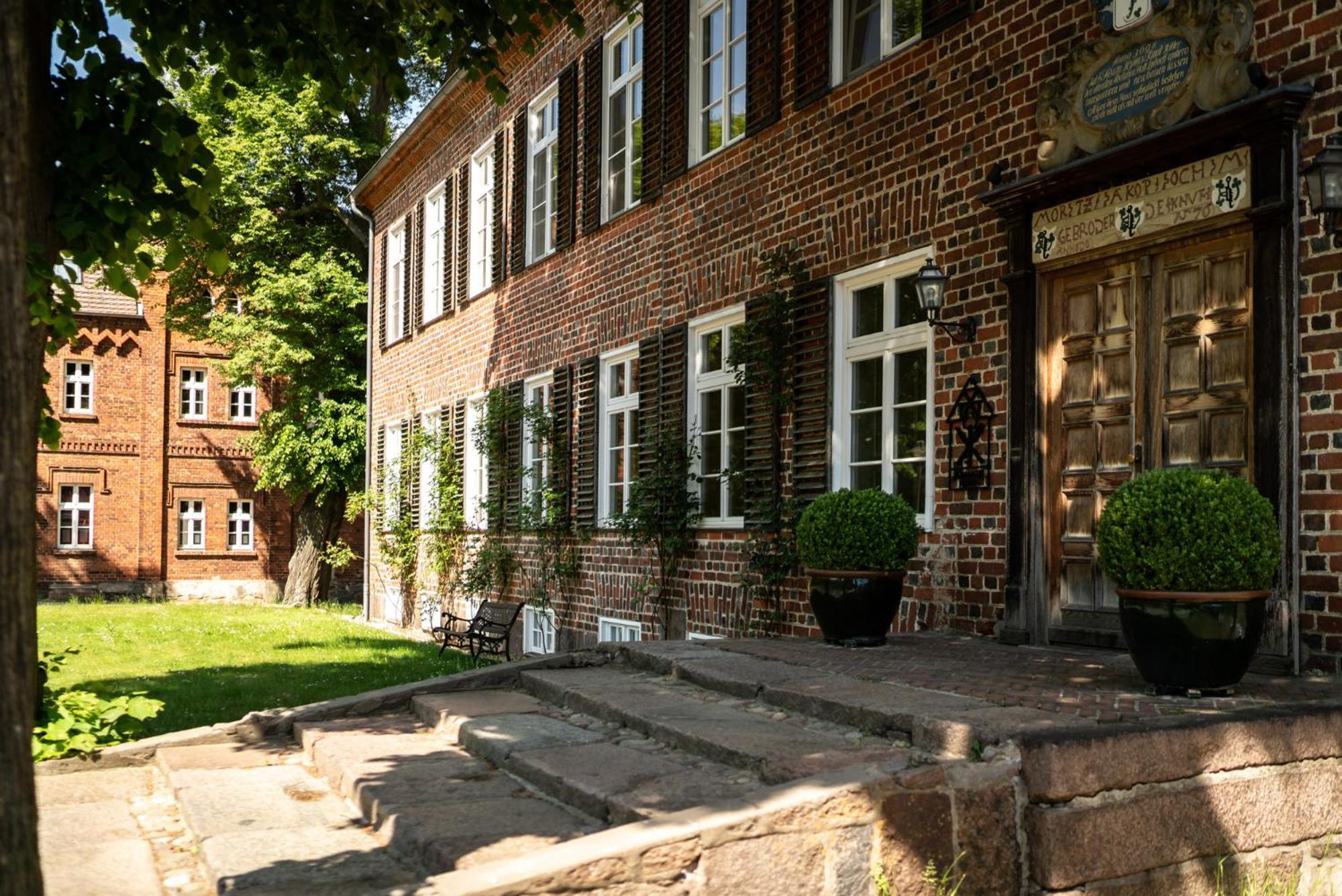 Romantik Hotel Gutshaus Ludorf Exterior foto