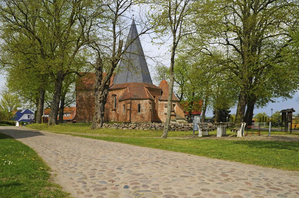 Romantik Hotel Gutshaus Ludorf Exterior foto