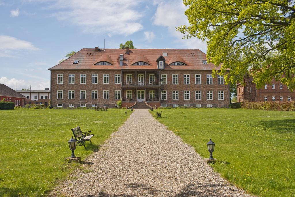 Romantik Hotel Gutshaus Ludorf Exterior foto